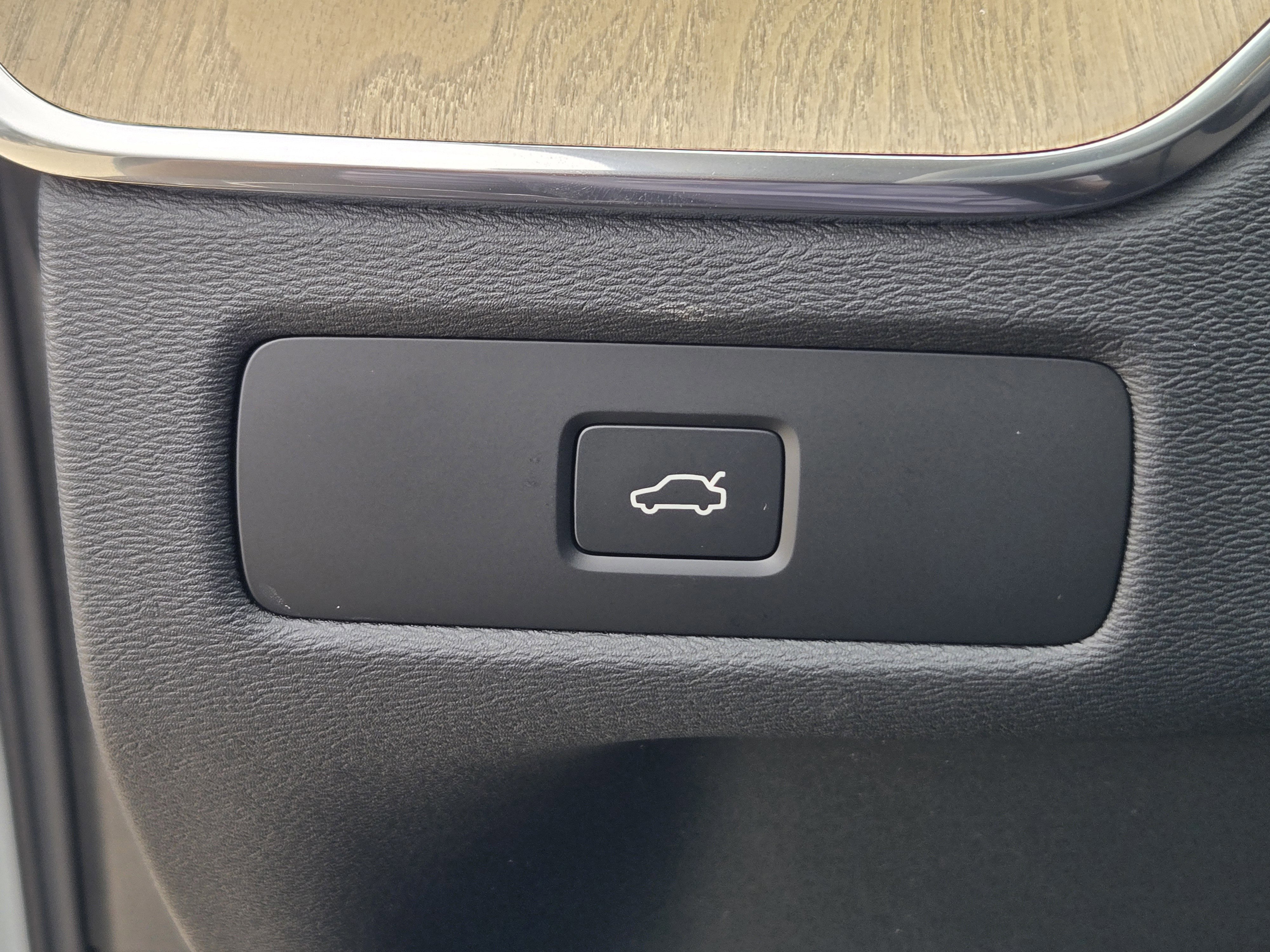 New 2026 Volvo XC60 B5 Ultra w/ Climate Package AWD/4WD image 17
