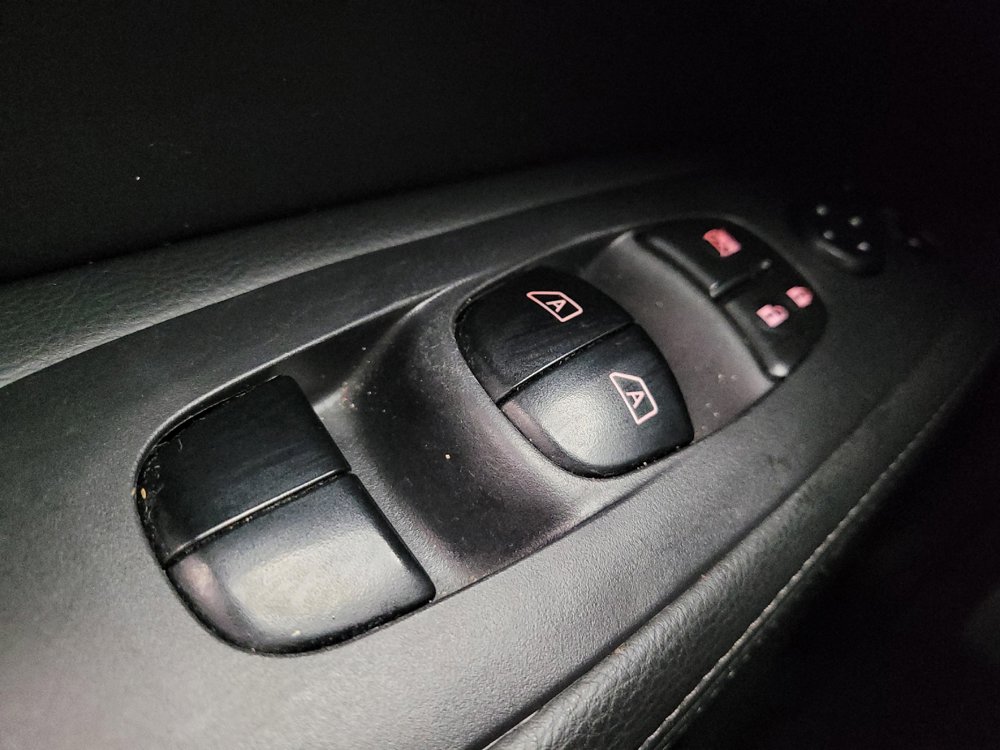 Used 2018 Nissan Pathfinder SV AWD/4WD image 27