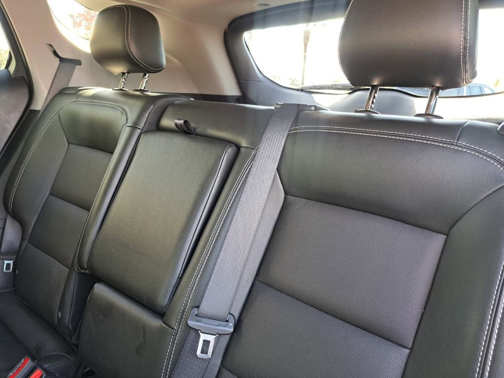 Used 2023 GMC Terrain SLT w/ Elevation Edition image 23