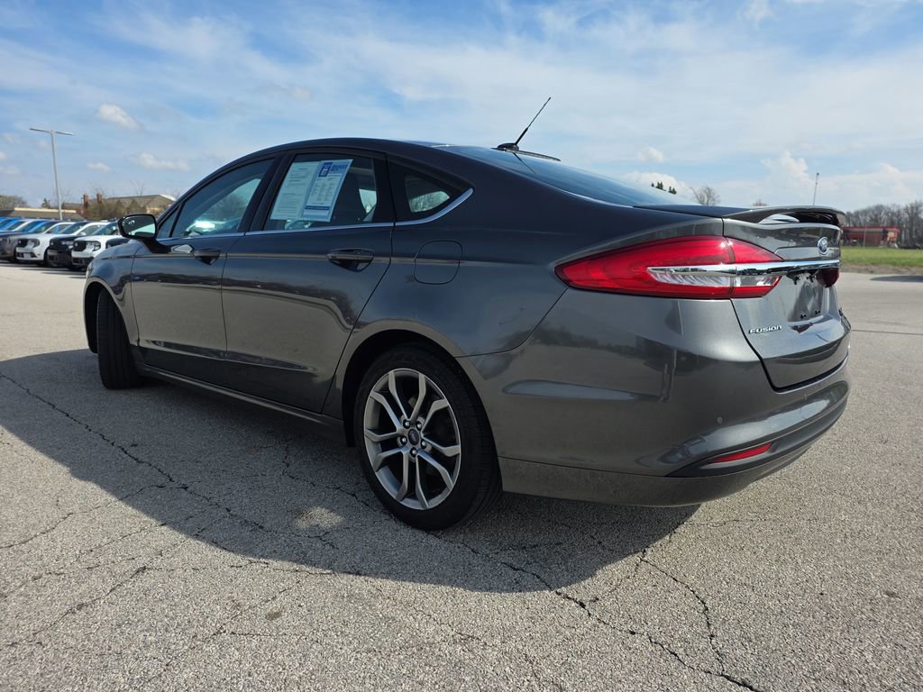 Used 2017 Ford Fusion SE w/ Equipment Group 201A image 5