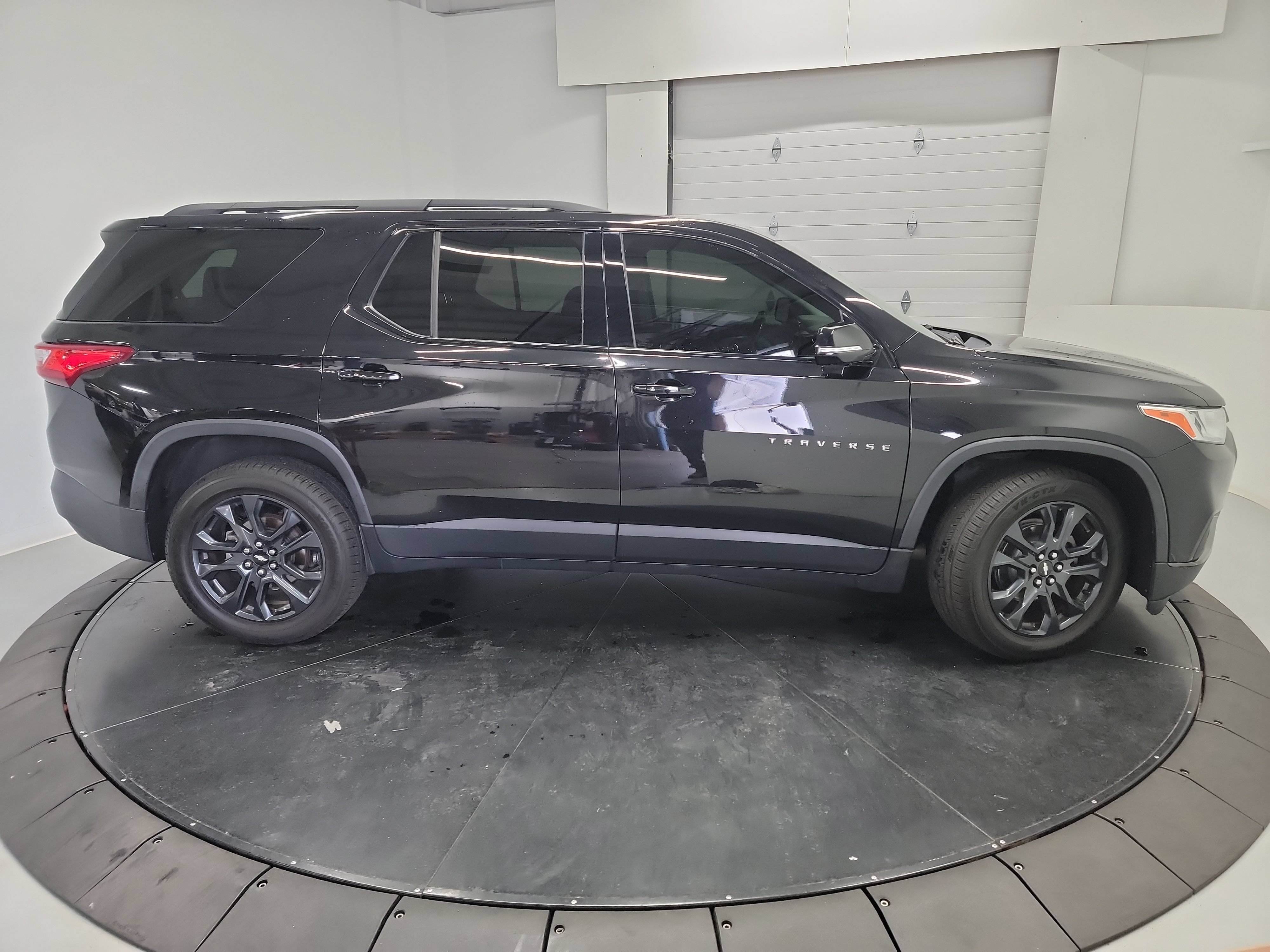 Used 2020 Chevrolet Traverse RS FWD image 11