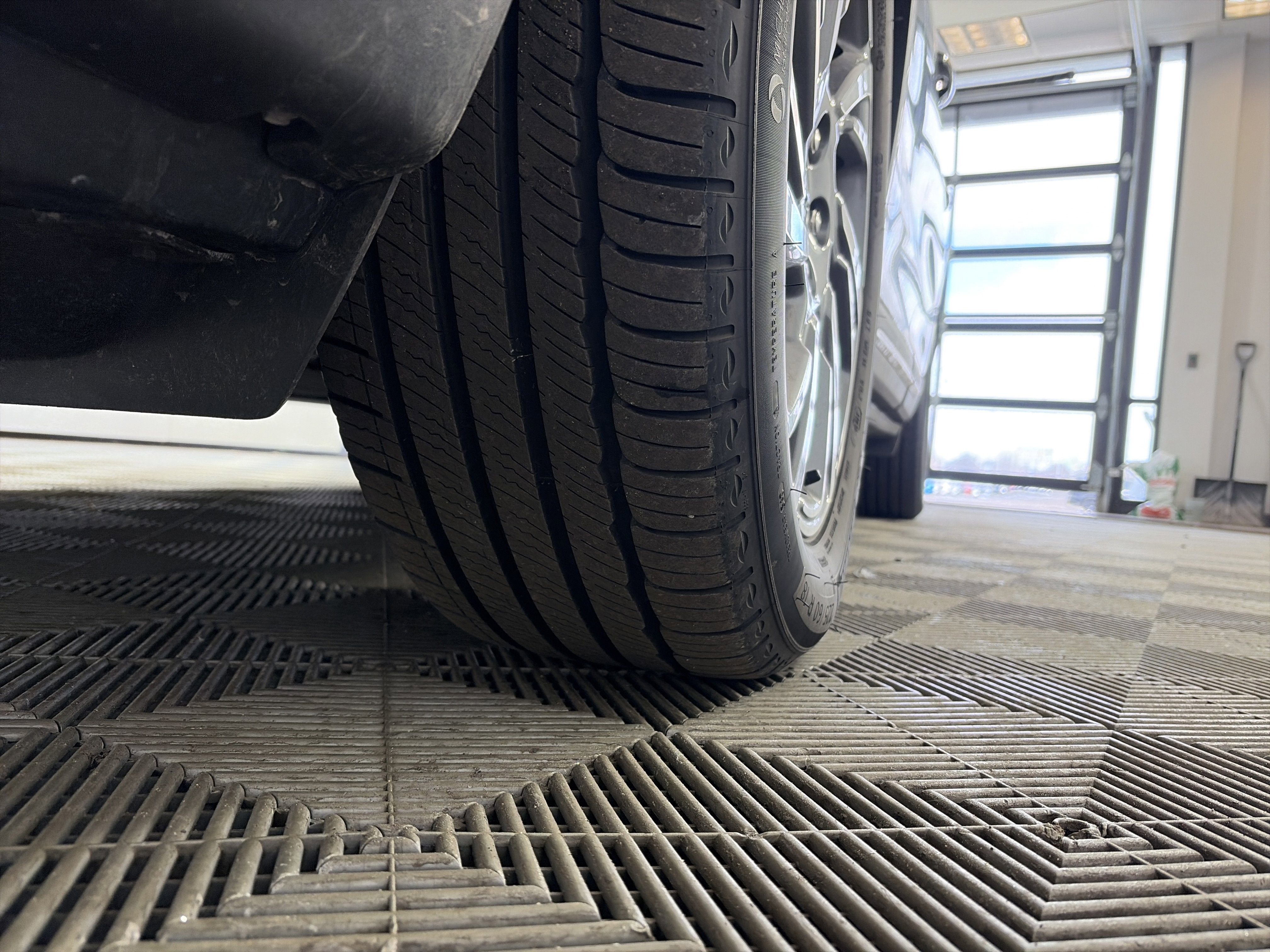 Used 2025 Lincoln Corsair AWD image 12