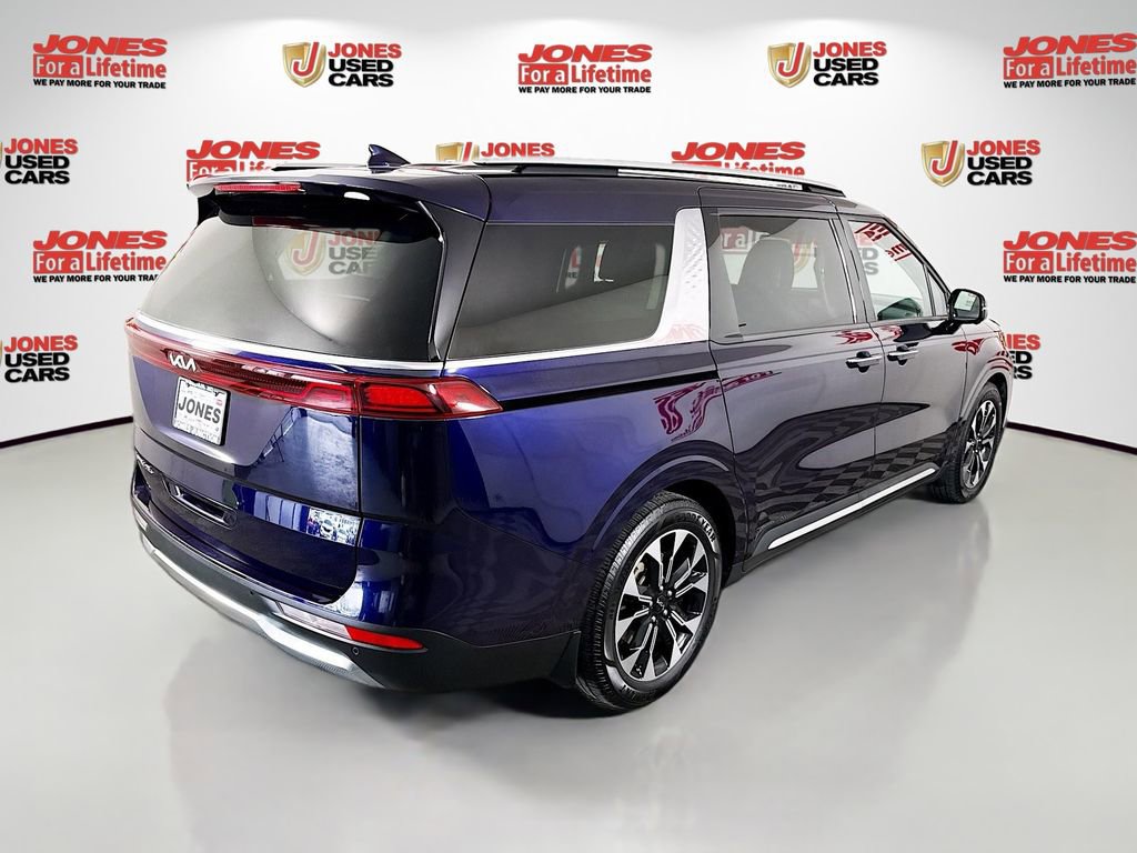 Used 2022 Kia Carnival EX image 16