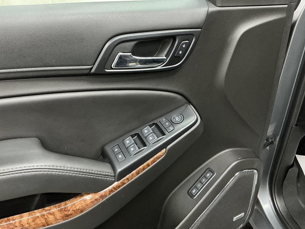 Used 2018 Chevrolet Suburban Premier AWD/4WD image 25
