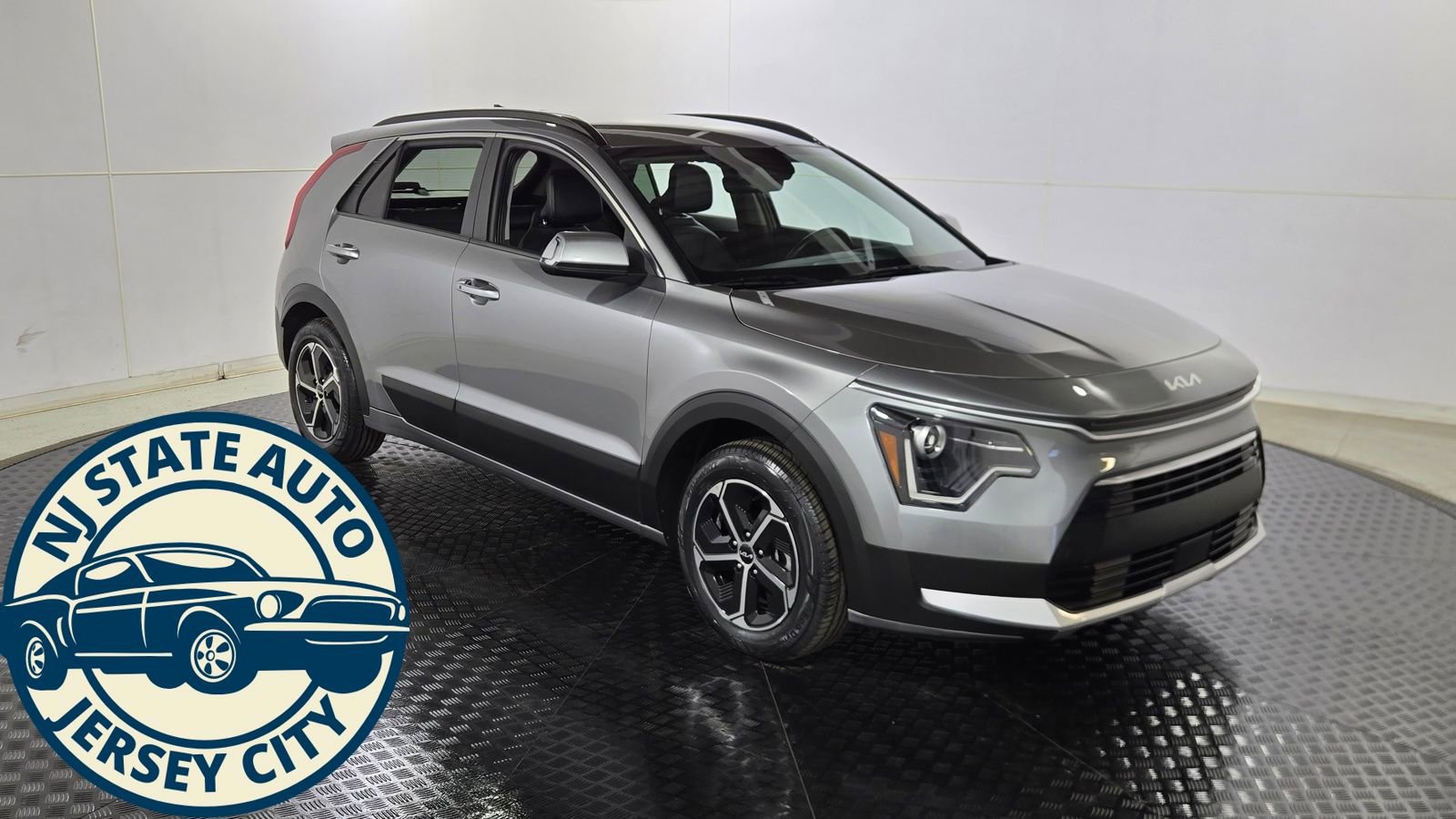 Used 2023 Kia Niro EX FWD image 1