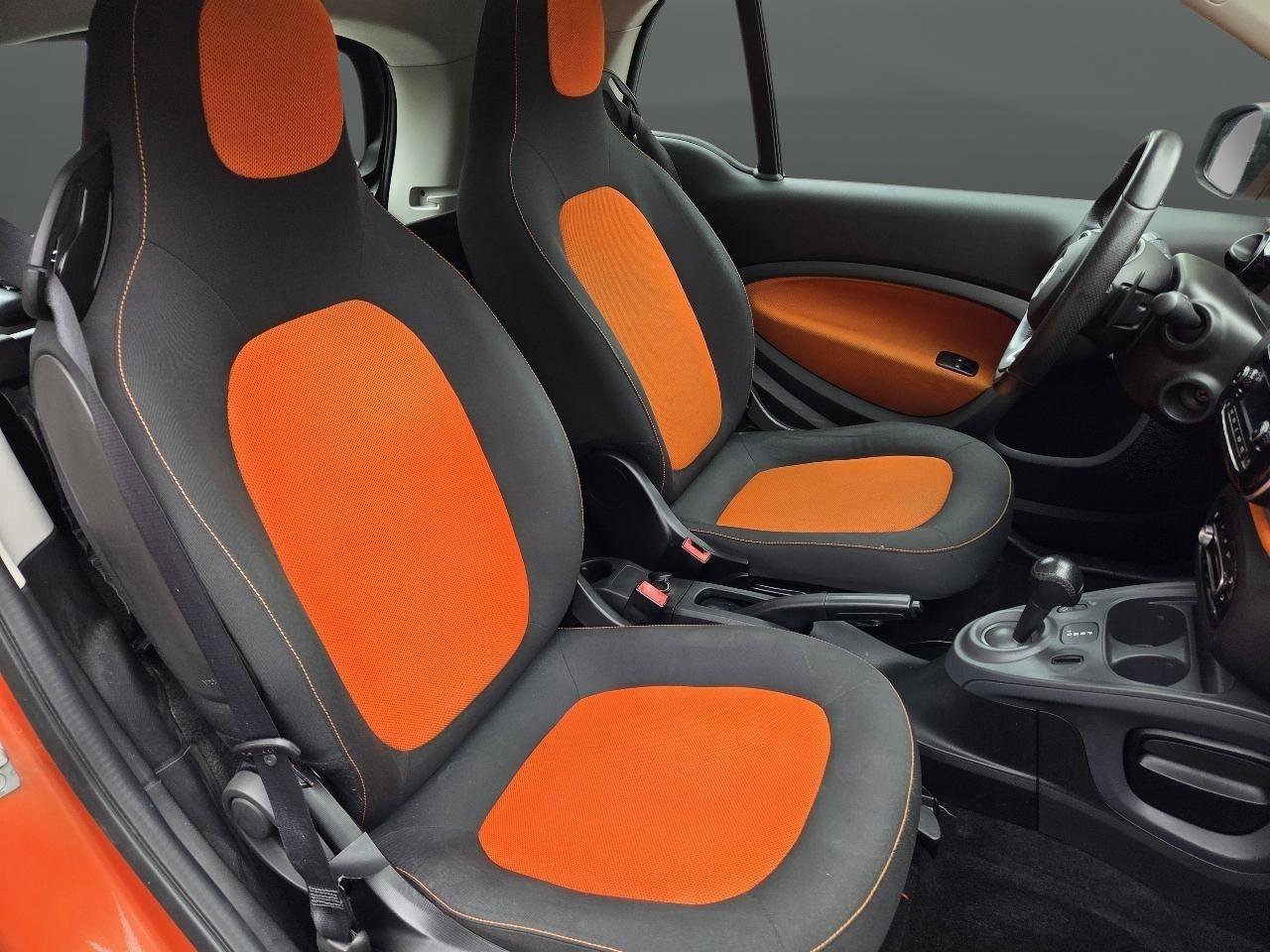 Used 2016 smart fortwo passion RWD image 14
