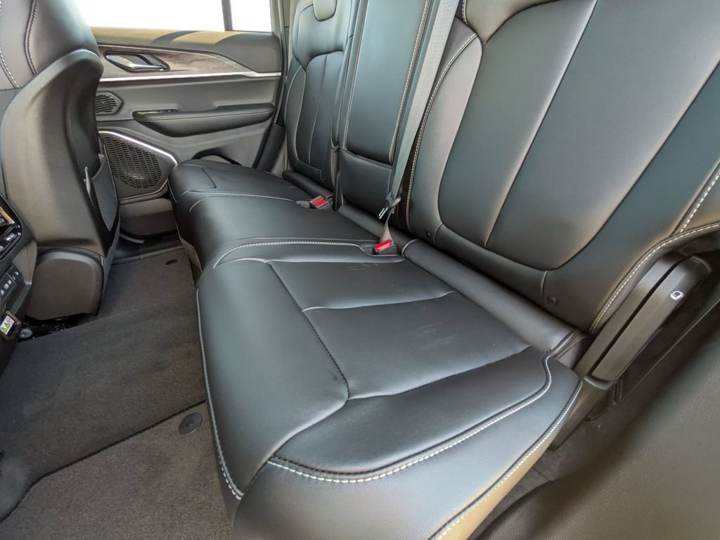 New 2026 Jeep Grand Cherokee Limited w/ Limited Altitude Package RWD image 27
