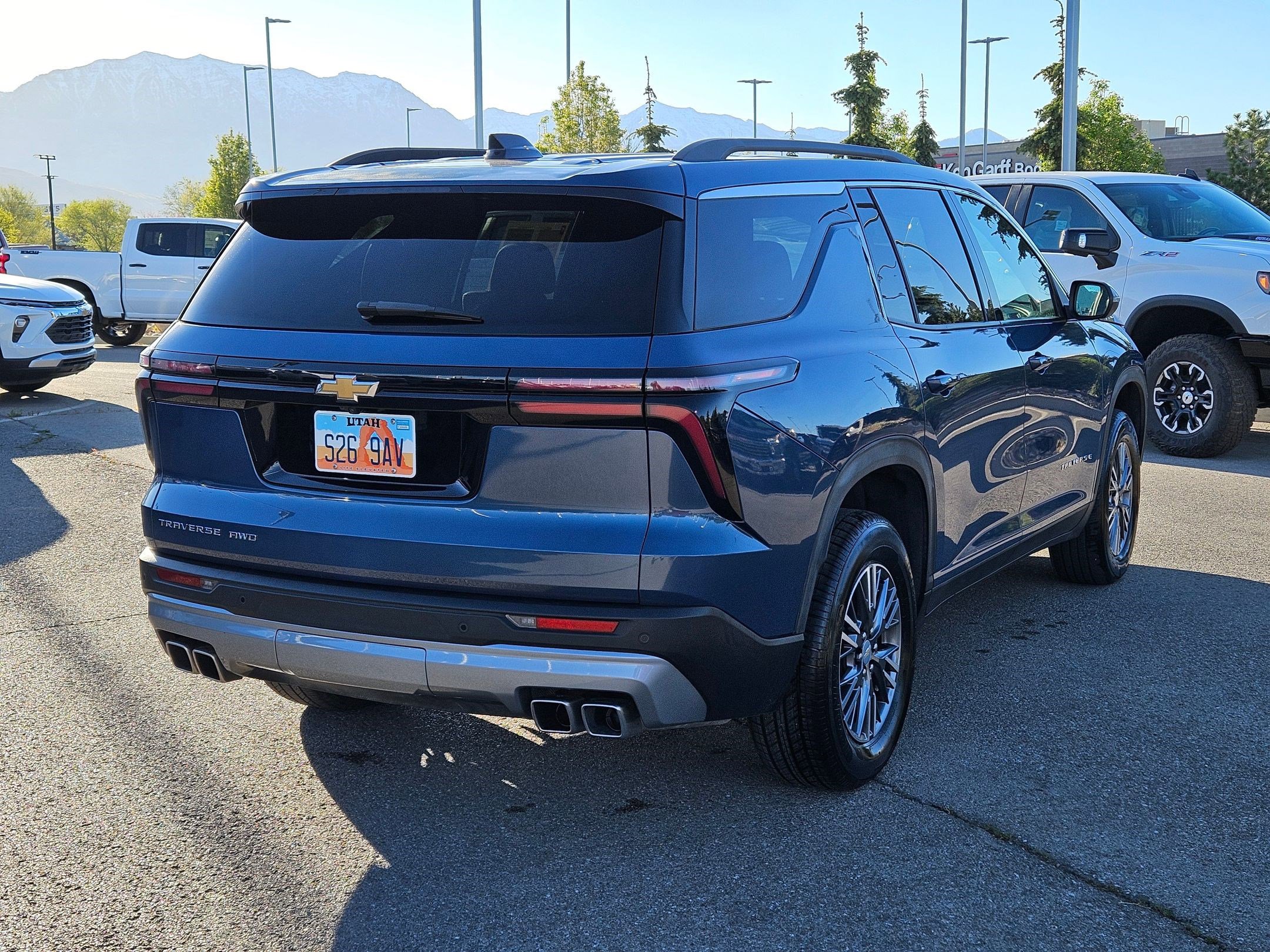 Used 2025 Chevrolet Traverse LT AWD/4WD image 3