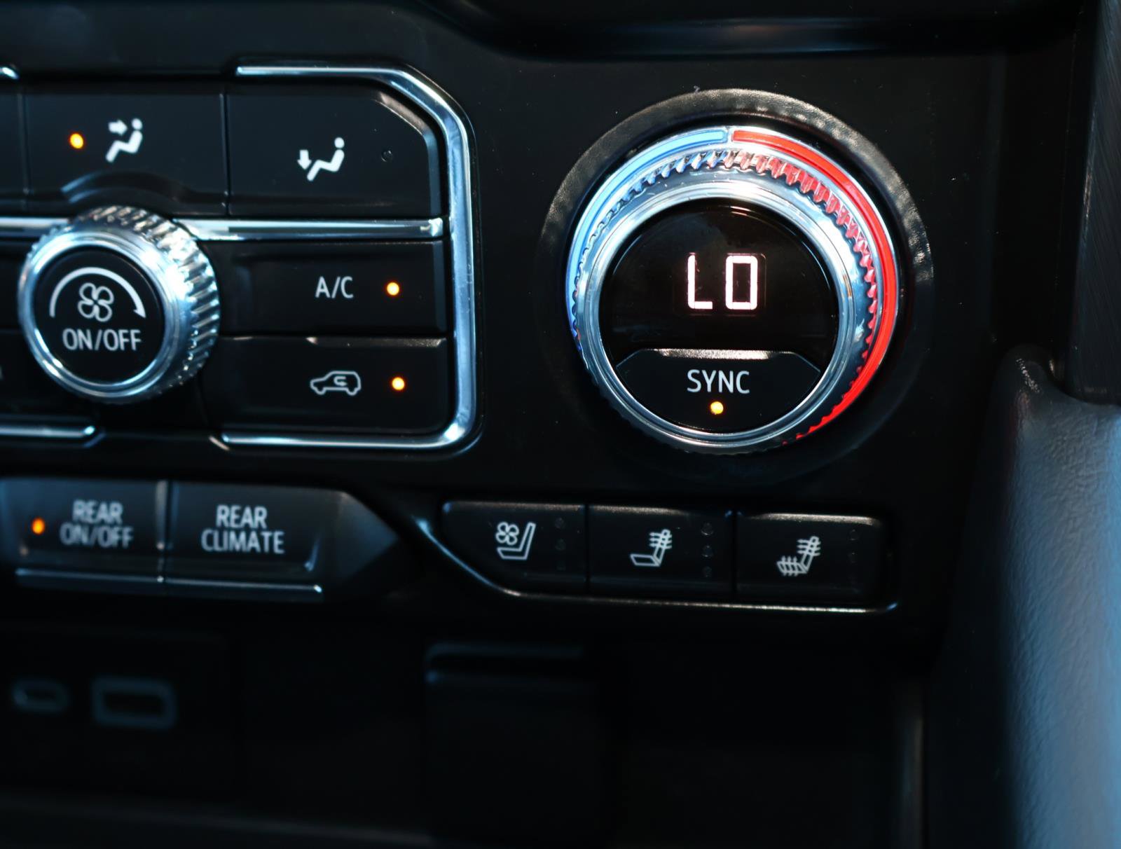 Used 2023 GMC Yukon AT4 w/ AT4 Premium Package image 30