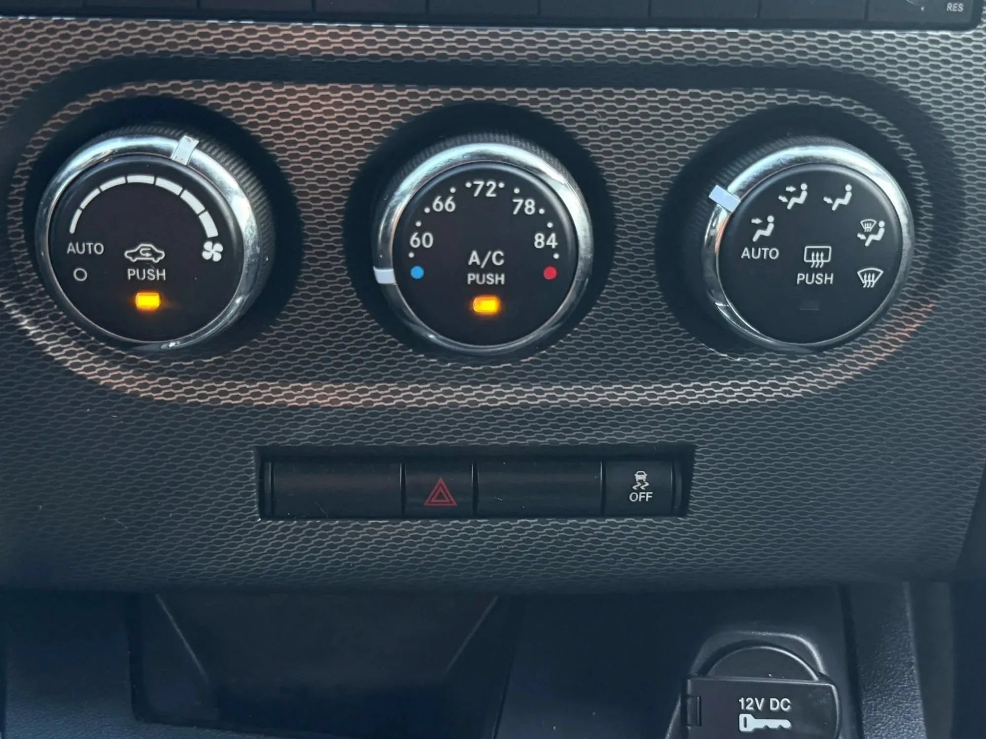 Used 2011 Dodge Challenger R/T w/ Electronics Convenience Group RWD image 30