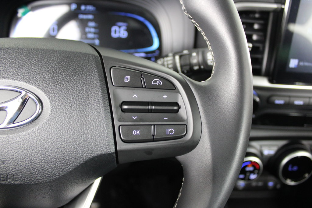 Certified 2026 Hyundai Venue SEL FWD image 25