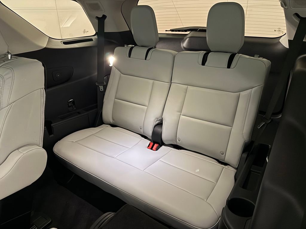 New 2026 Ford Explorer Platinum w/ LUX Leather Package image 17