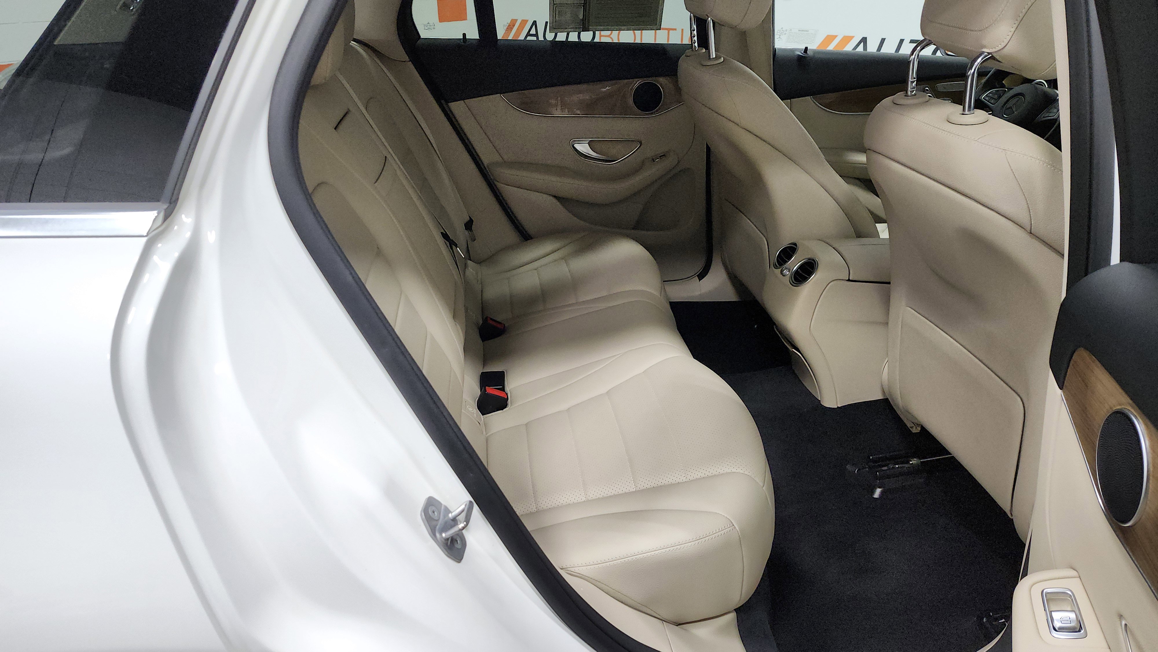 Used 2019 Mercedes-Benz GLC 300 w/ Premium Package image 19