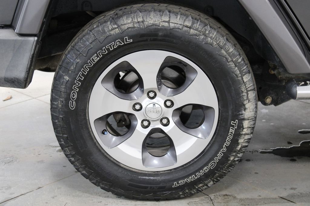 Used 2016 Jeep Wrangler Unlimited Sahara w/ Dual Top Group image 14