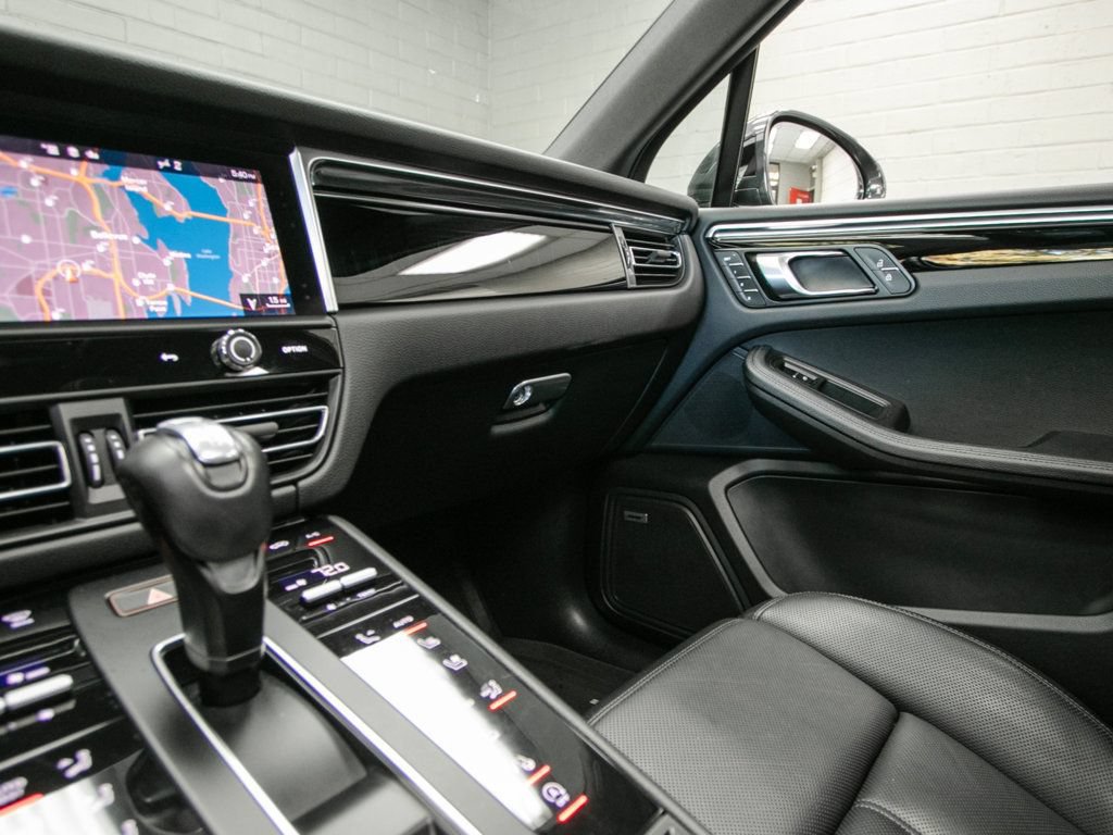 Used 2024 Porsche Macan Turbo AWD/4WD image 14
