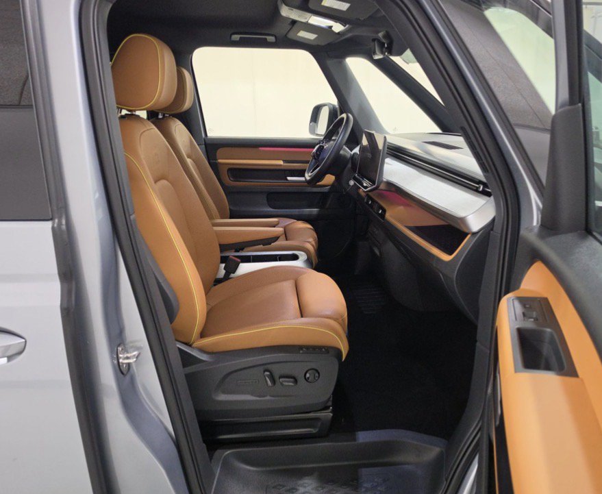 Used 2025 Volkswagen ID. Buzz Pro S Plus AWD/4WD image 8