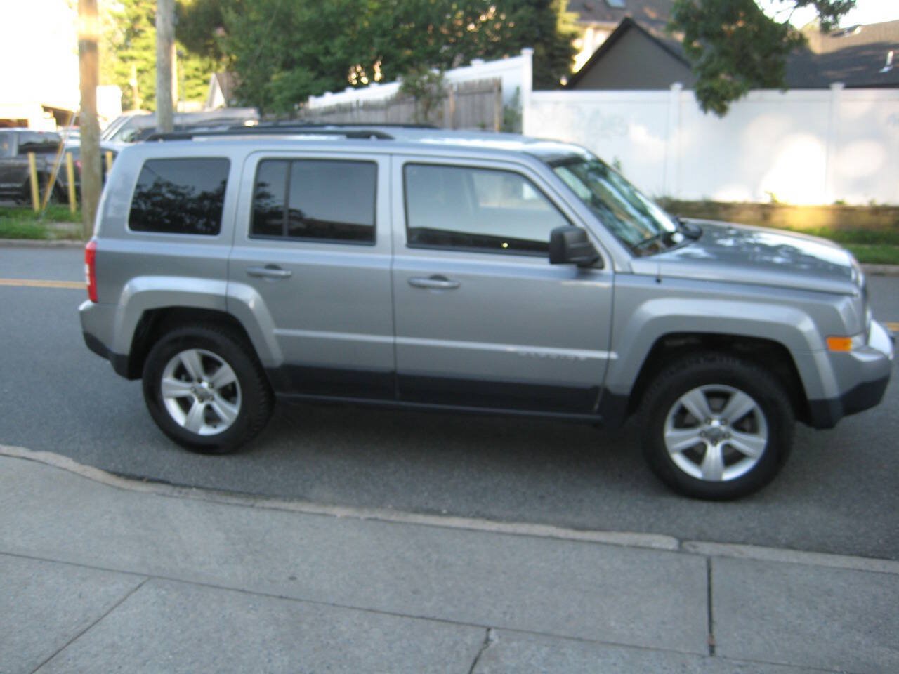 Used 2015 Jeep Patriot Latitude AWD/4WD image 4