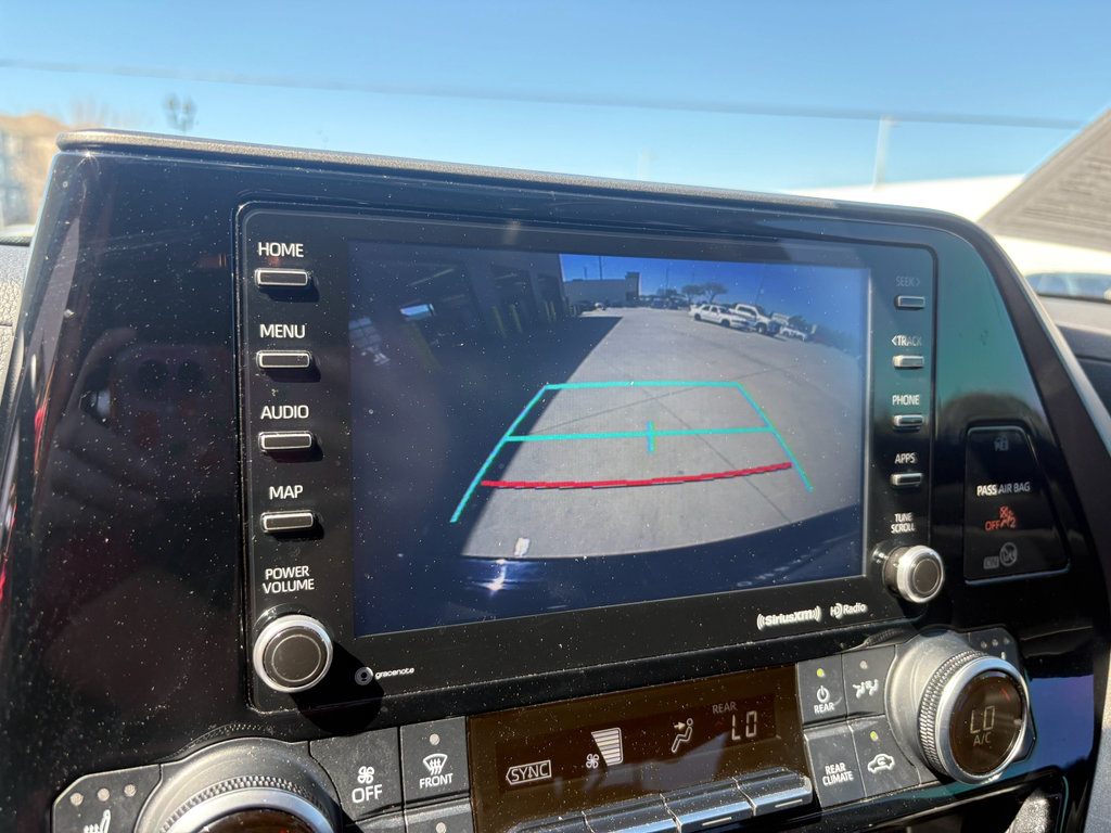 Used 2021 Toyota Highlander XLE image 17