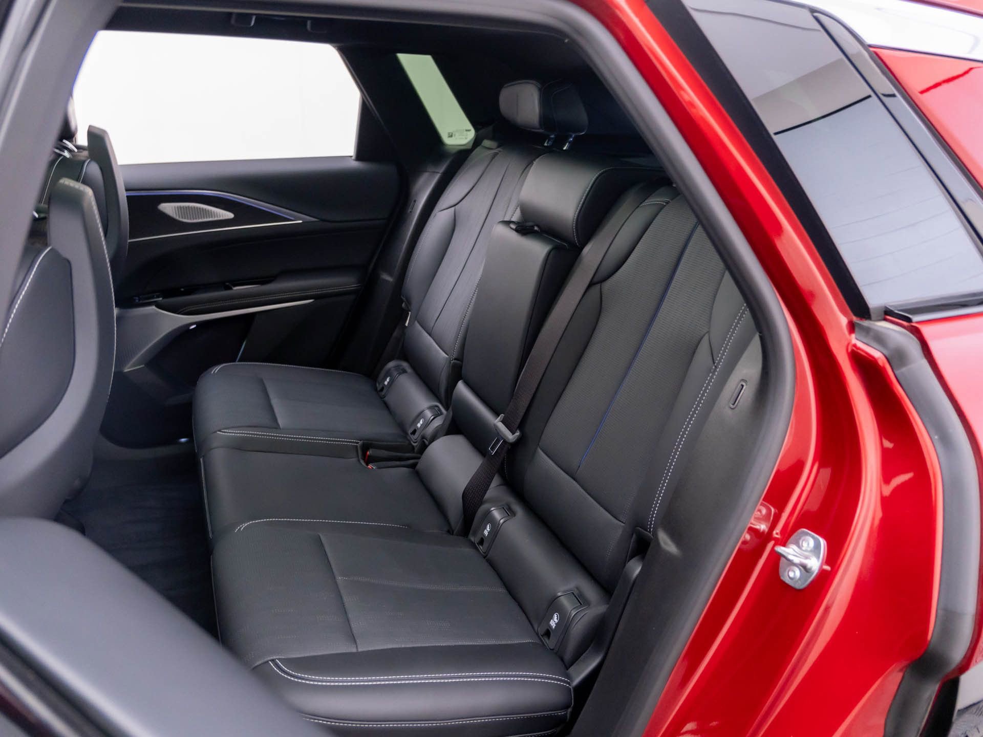 Used 2024 Cadillac Lyriq Luxury w/ LPO, Floor Liner Package image 20