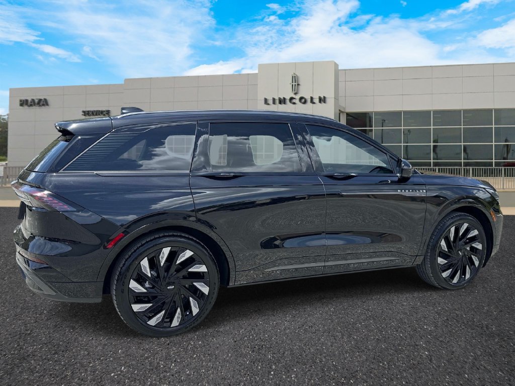 New 2026 Lincoln Nautilus Reserve AWD/4WD image 3