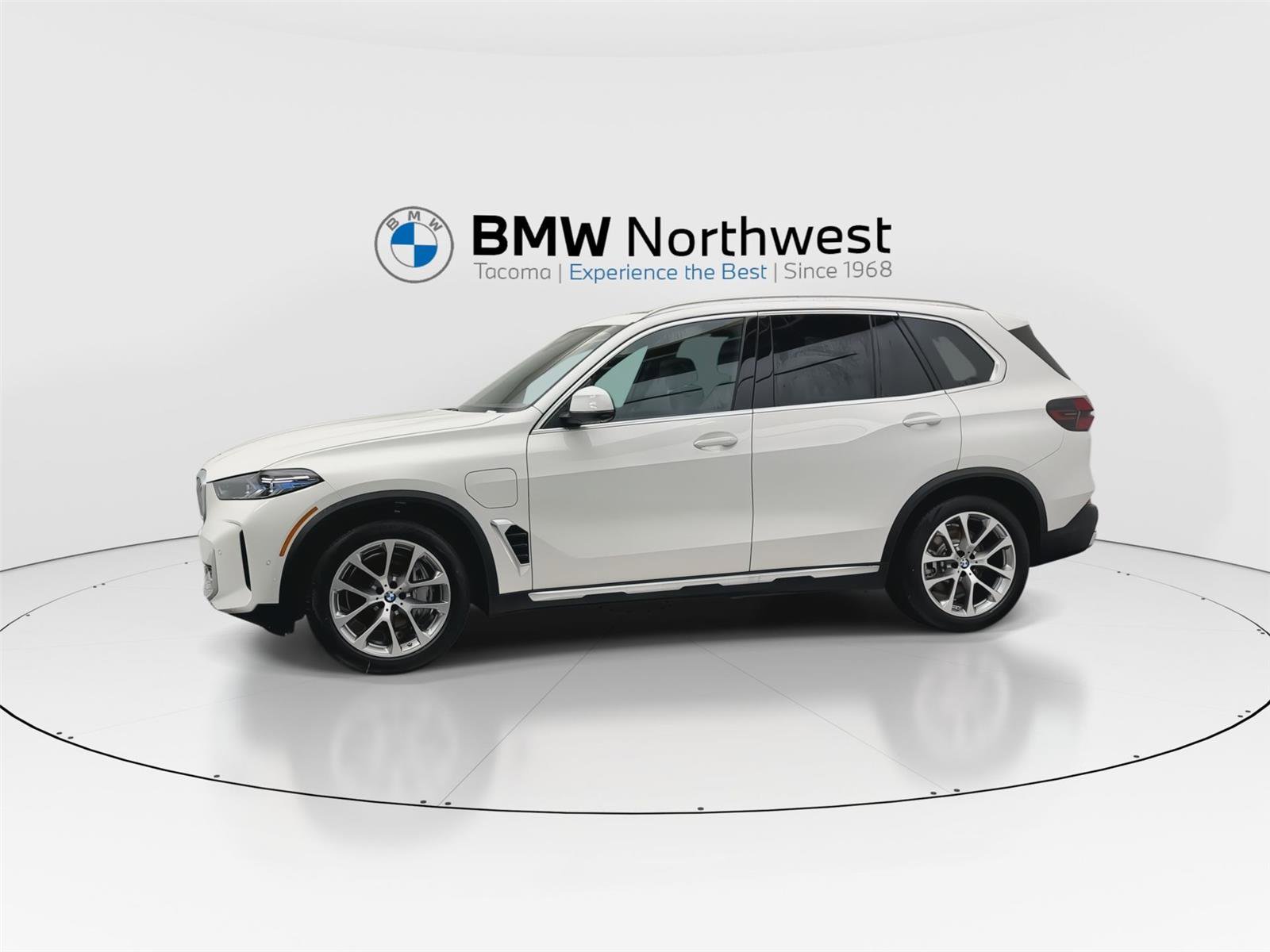 New 2026 BMW X5 xDrive50e w/ Climate Comfort Package image 10