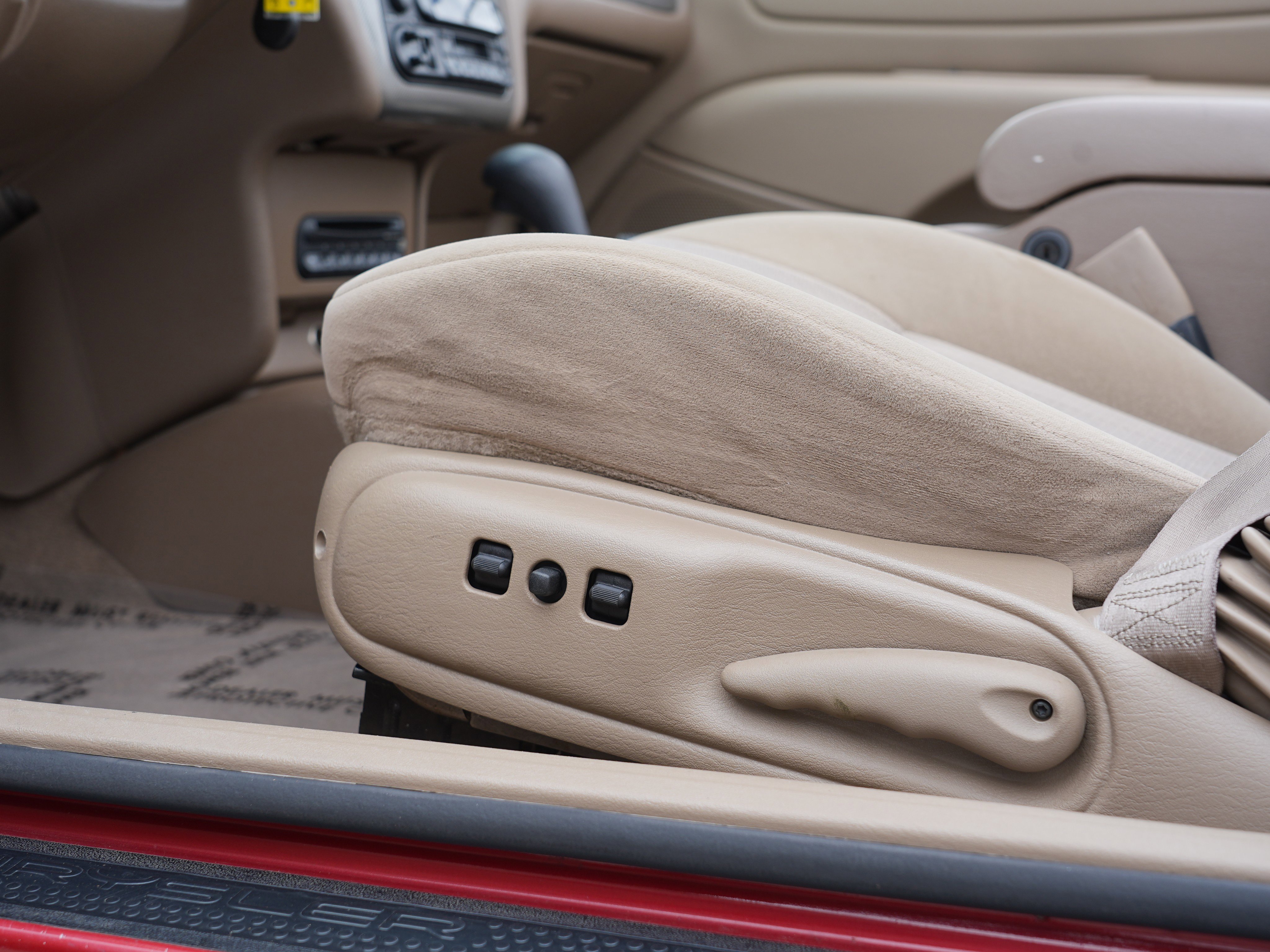 Used 2004 Chrysler Sebring GTC FWD image 17