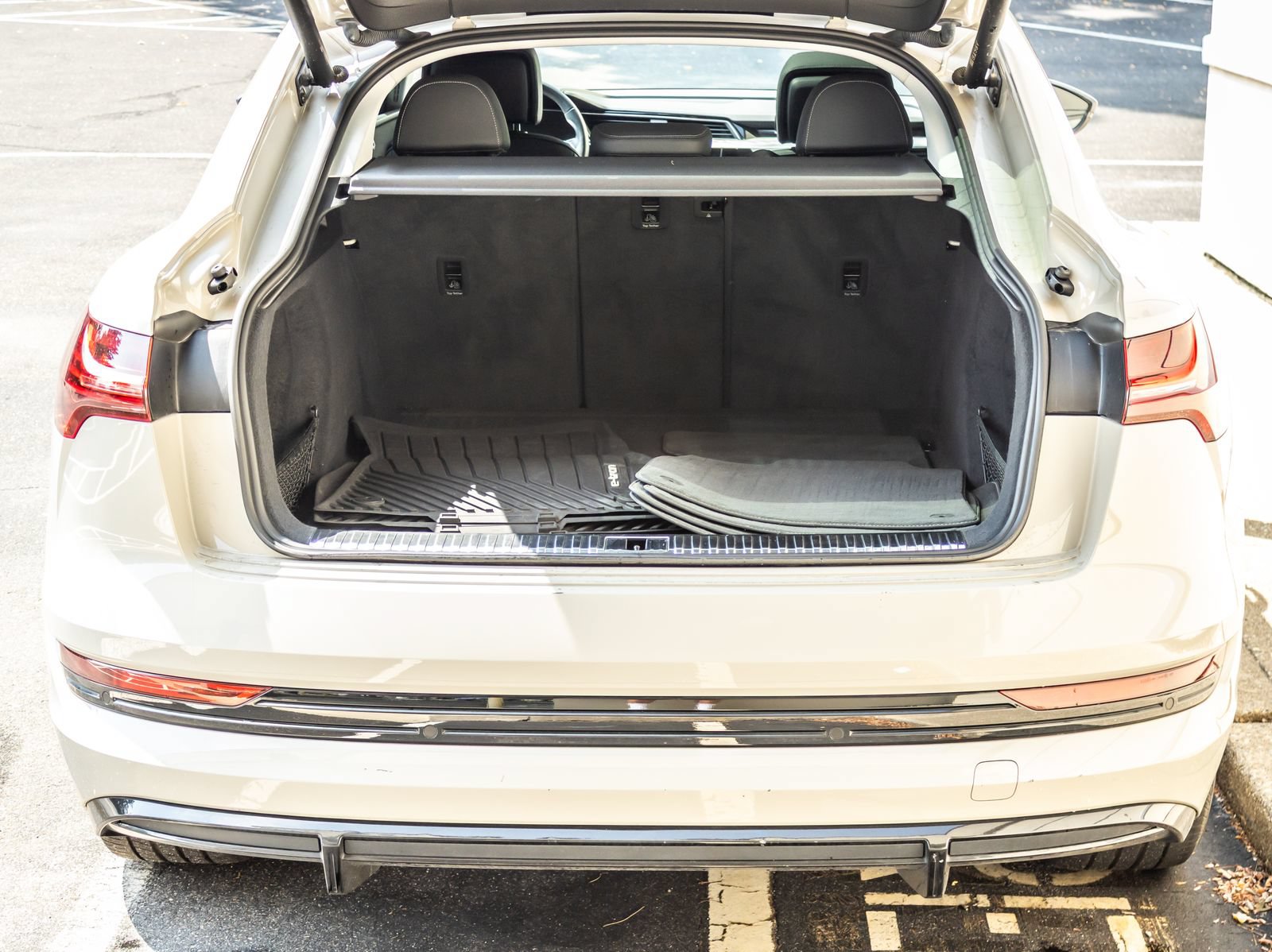Used 2022 Audi e-tron Premium AWD/4WD image 20