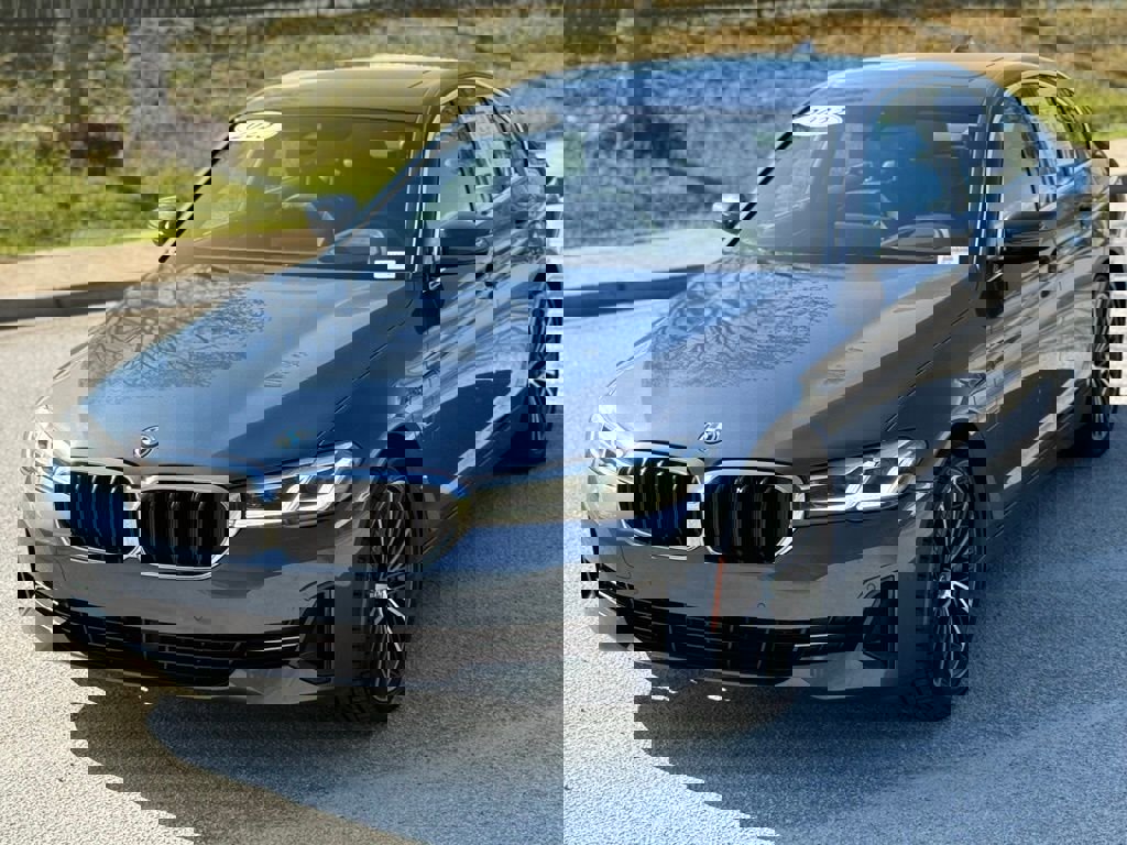 Used 2023 BMW 530e image 9