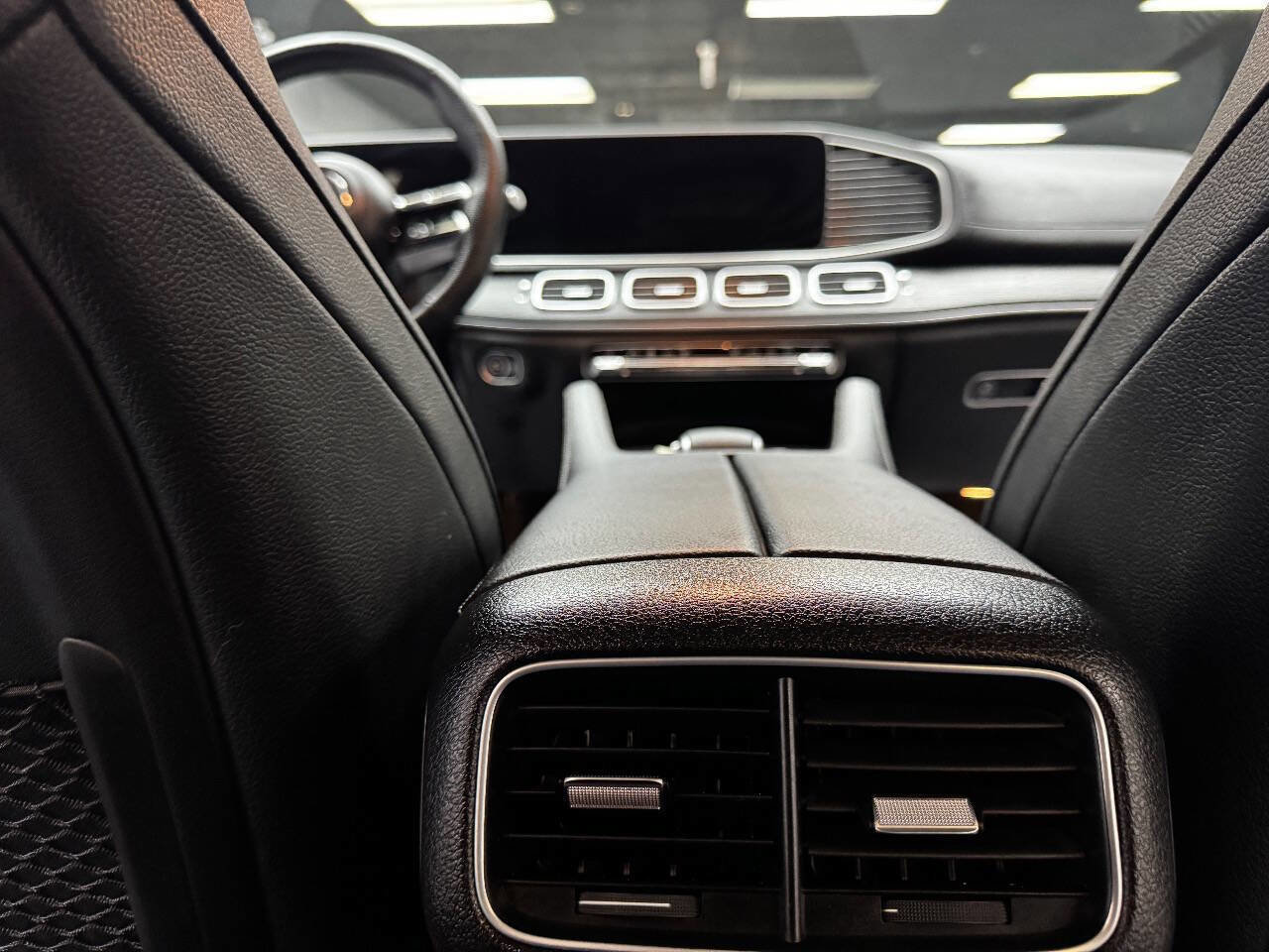 Used 2025 Mercedes-Benz GLS 450 4MATIC image 40