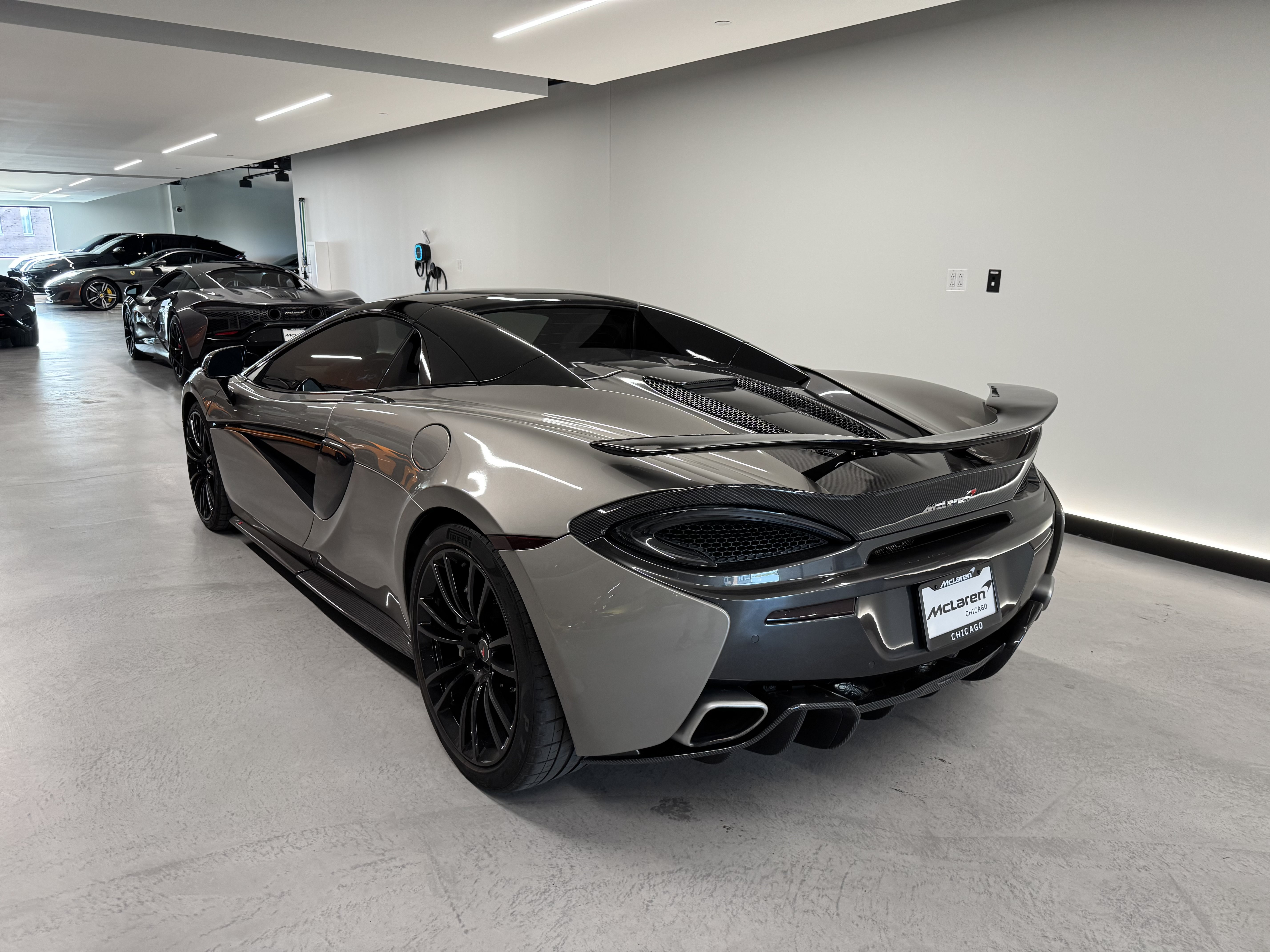 Used 2018 McLaren 570S Spider RWD image 4