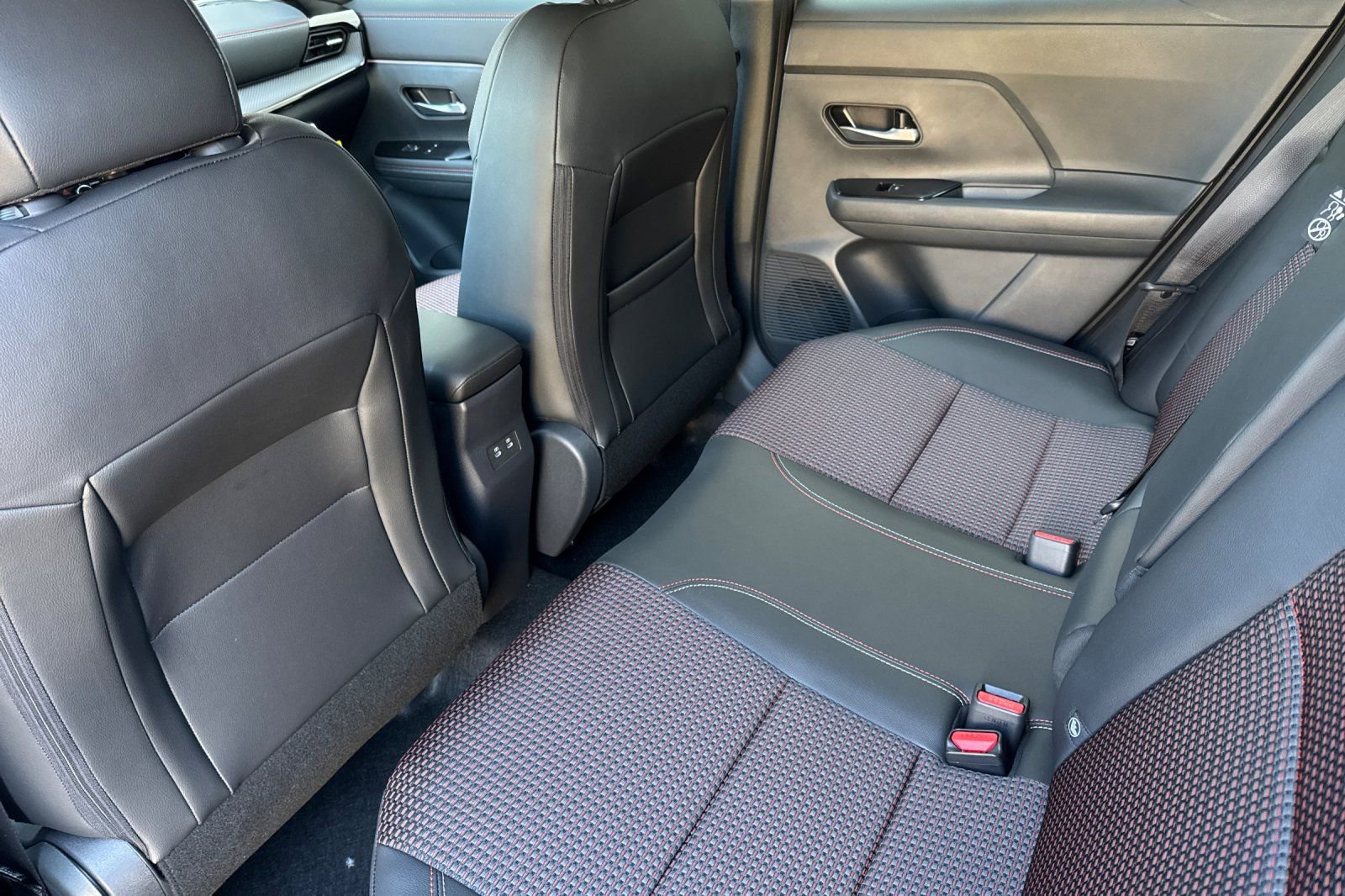 New 2026 Nissan Kicks SR w/ SR Premium Package AWD/4WD image 9