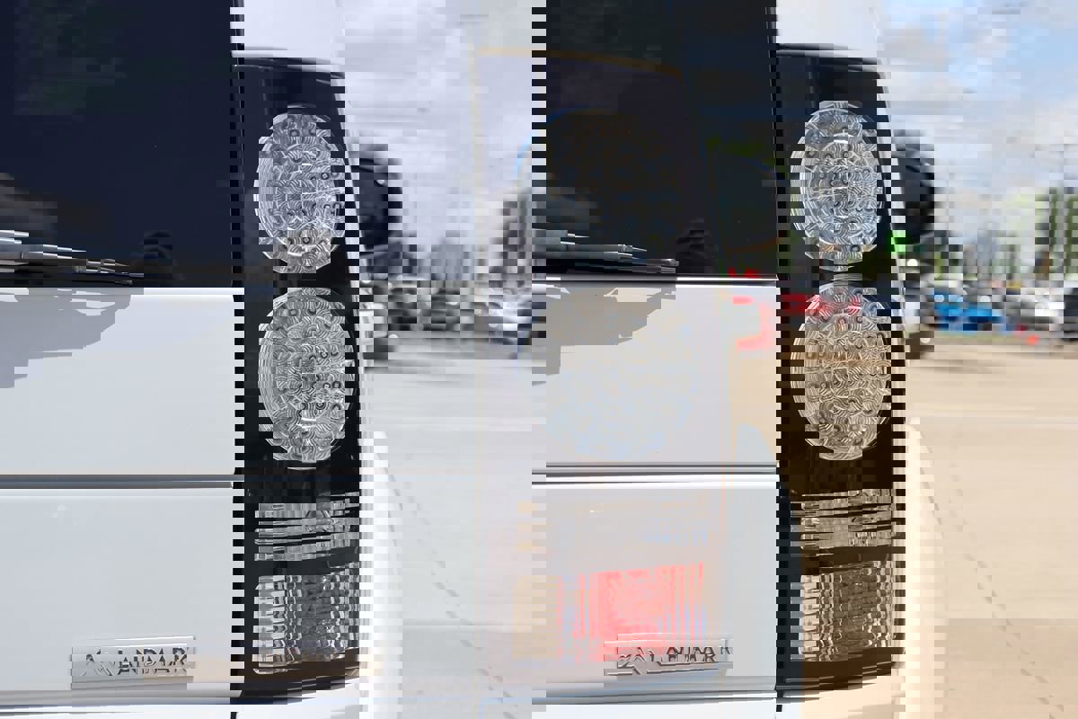 Used 2016 Land Rover LR4 HSE LUX image 13