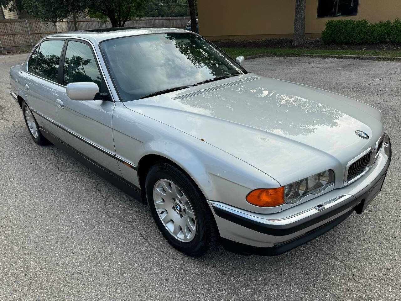 Used 2000 BMW 740iL image 1
