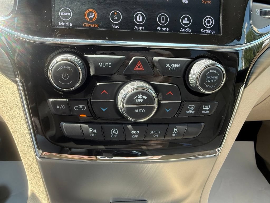 Certified 2022 Jeep Grand Cherokee Laredo E AWD/4WD image 25
