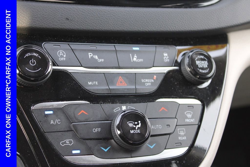 Used 2023 Chrysler Pacifica Touring-L image 40