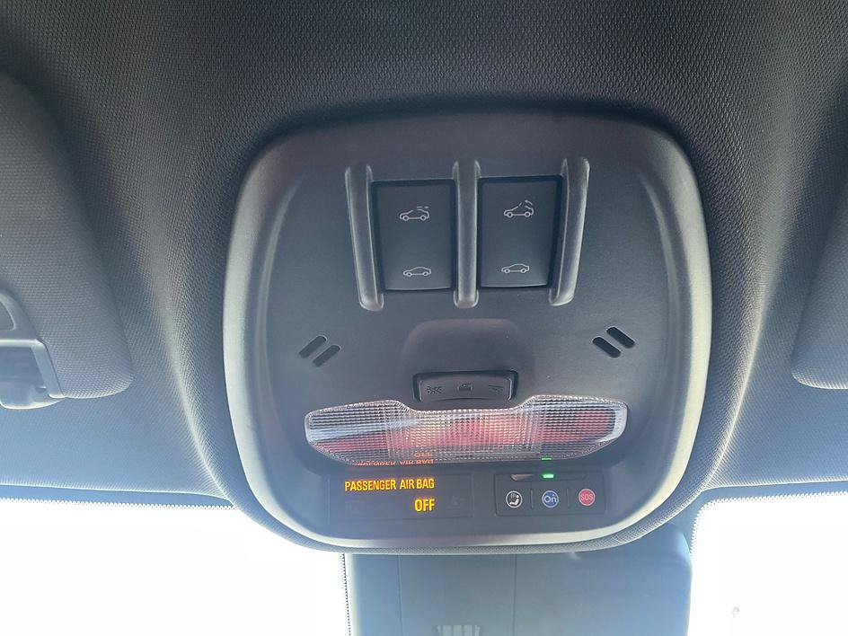 Used 2025 Chevrolet Trax RS w/ Sunroof Package FWD image 26