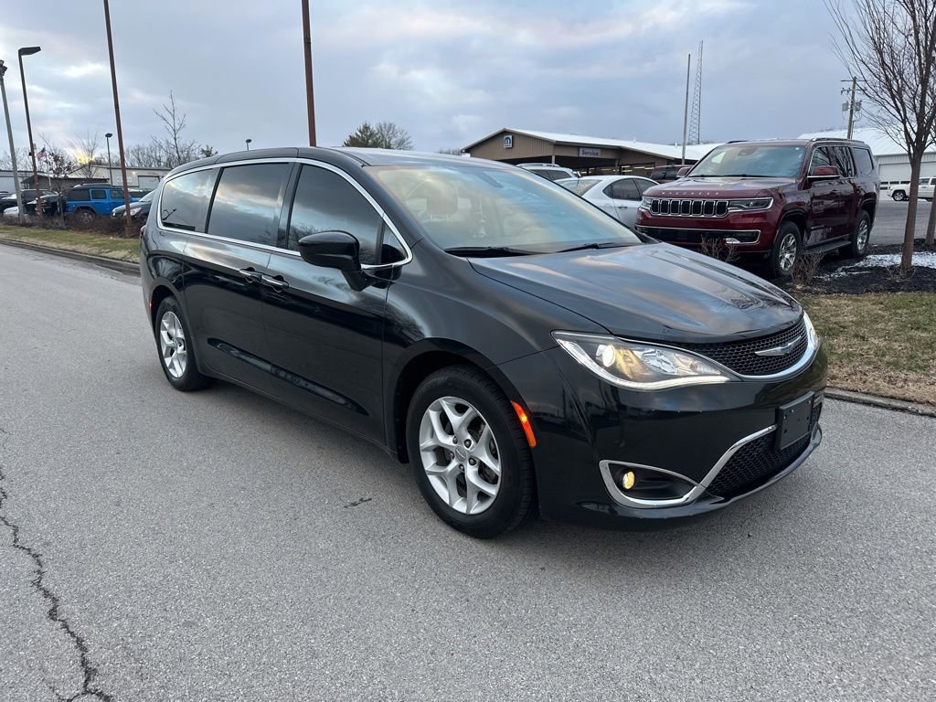 Used 2018 Chrysler Pacifica Touring Plus w/ Tire & Wheel Group image 3
