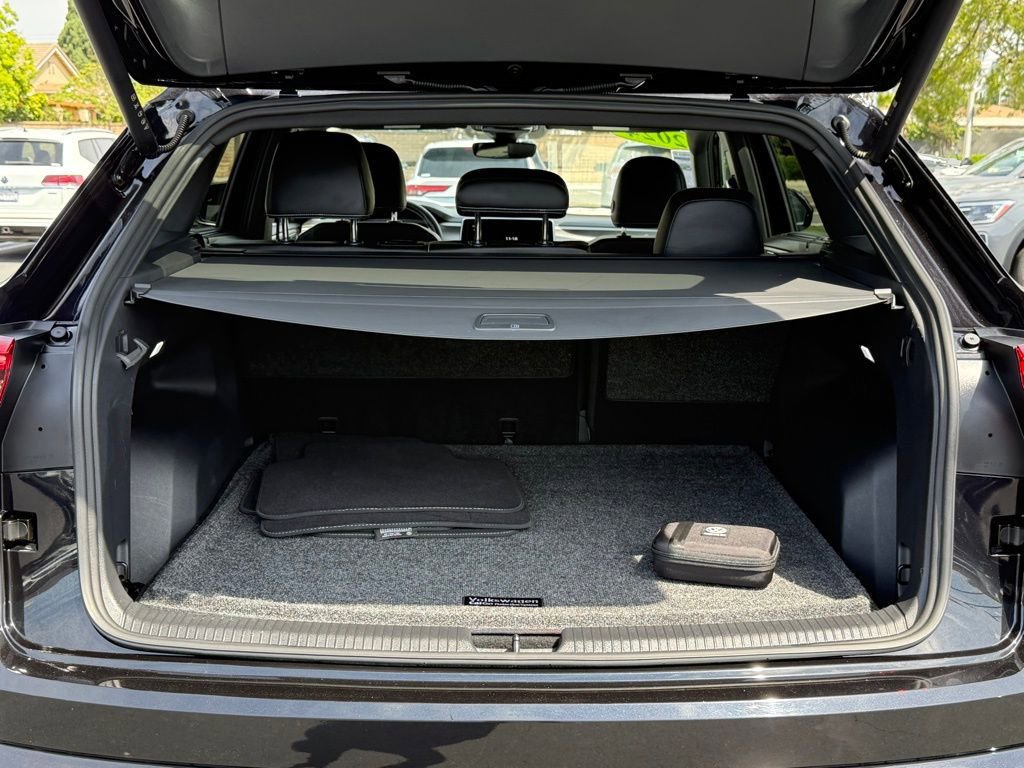 Used 2024 Volkswagen Atlas Cross Sport SE FWD image 8