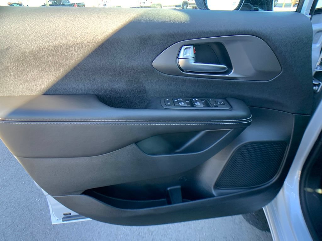 New 2026 Chrysler Voyager LX FWD image 10