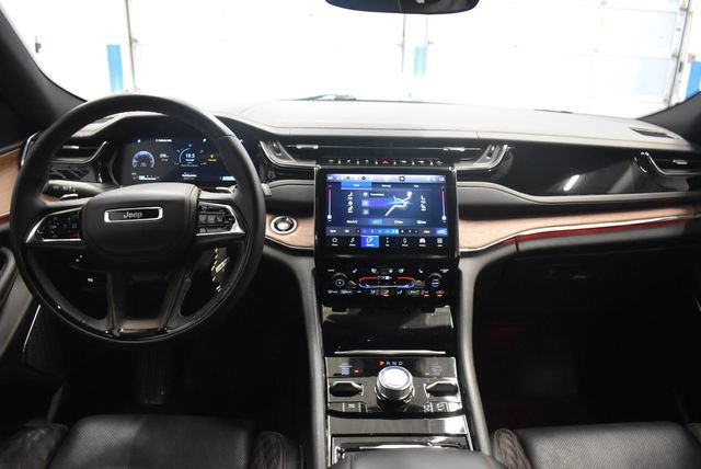 Used 2023 Jeep Grand Cherokee L Summit w/ High Altitude Package AWD/4WD image 5