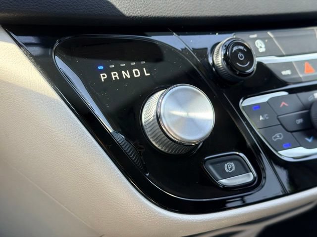 Used 2022 Chrysler Voyager LX FWD image 15