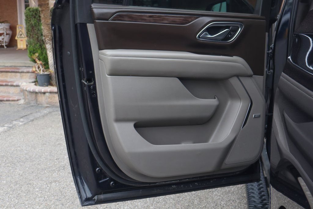 Used 2022 Chevrolet Suburban Z71 w/ Luxury Package AWD/4WD image 37
