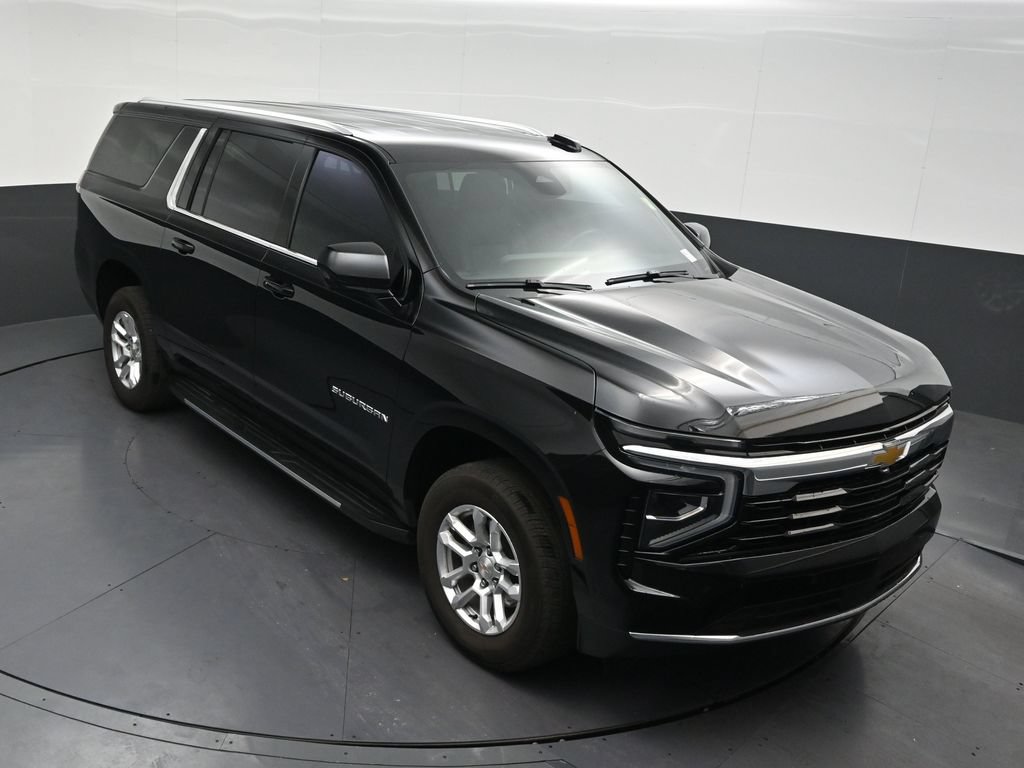 Used 2026 Chevrolet Suburban LS RWD image 21