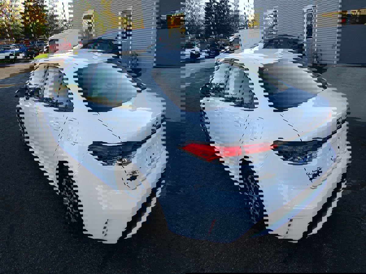 Used 2022 Toyota Corolla LE image 3