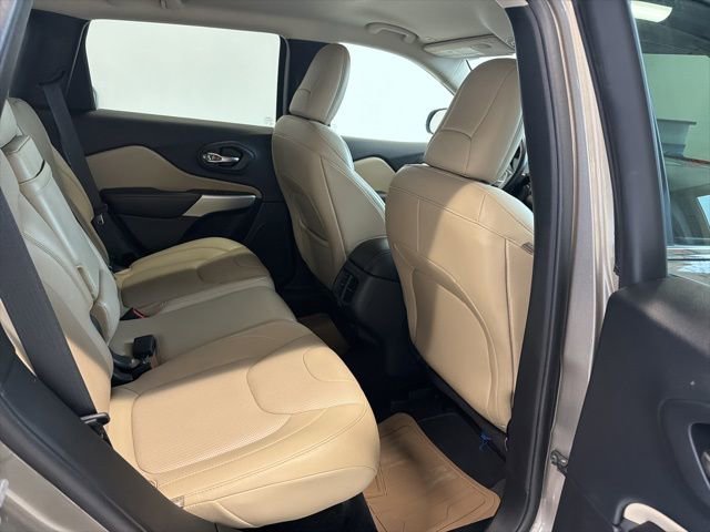 Used 2018 Jeep Cherokee Limited w/ Luxury Group image 35