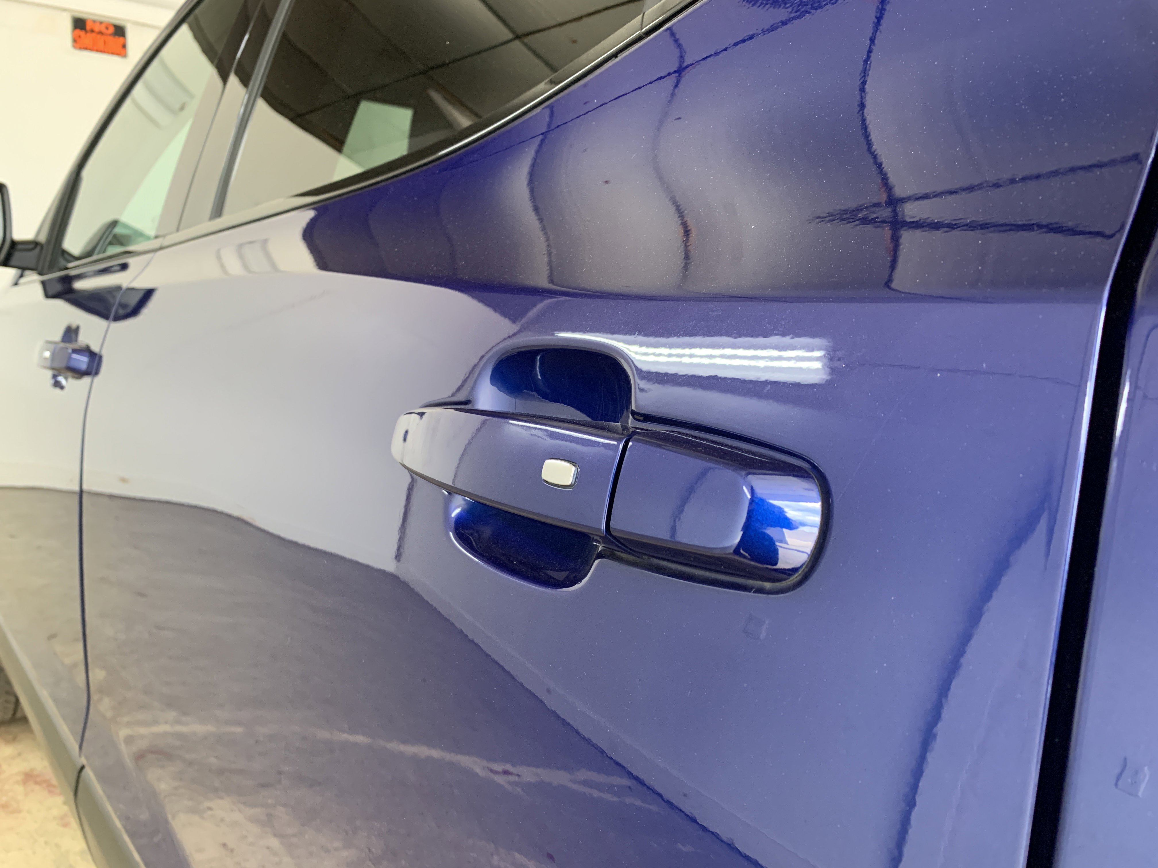 Used 2023 GMC Acadia SLE w/ Elevation Edition image 8