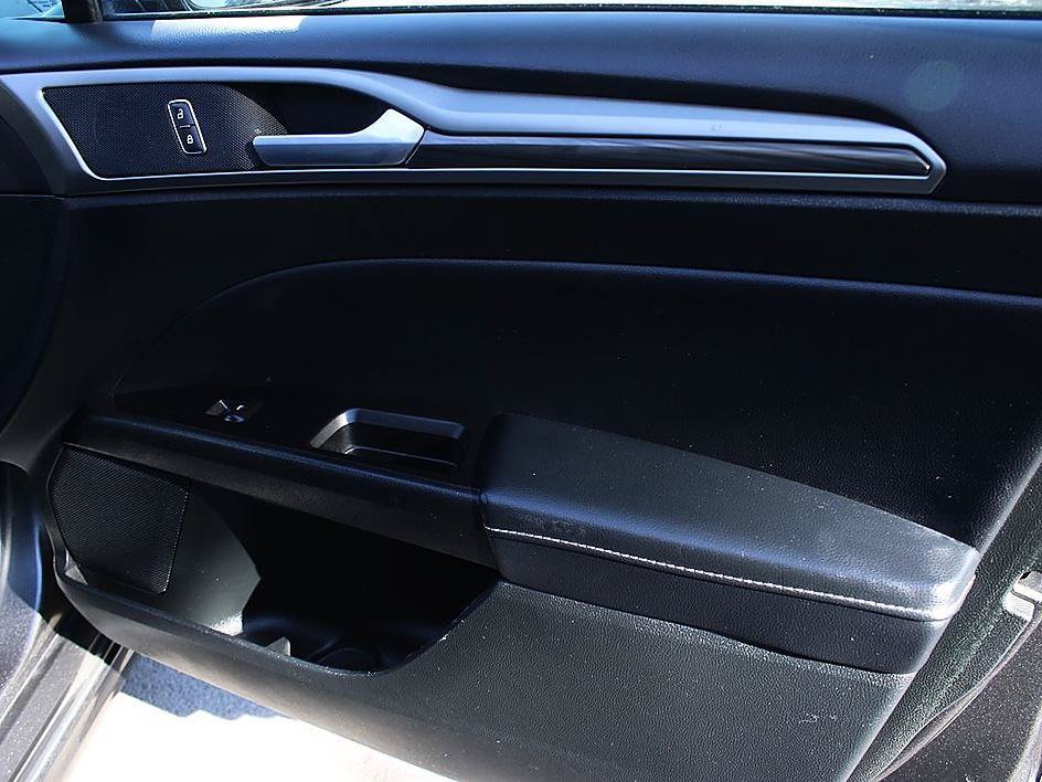 Used 2017 Ford Fusion Energi SE FWD image 19