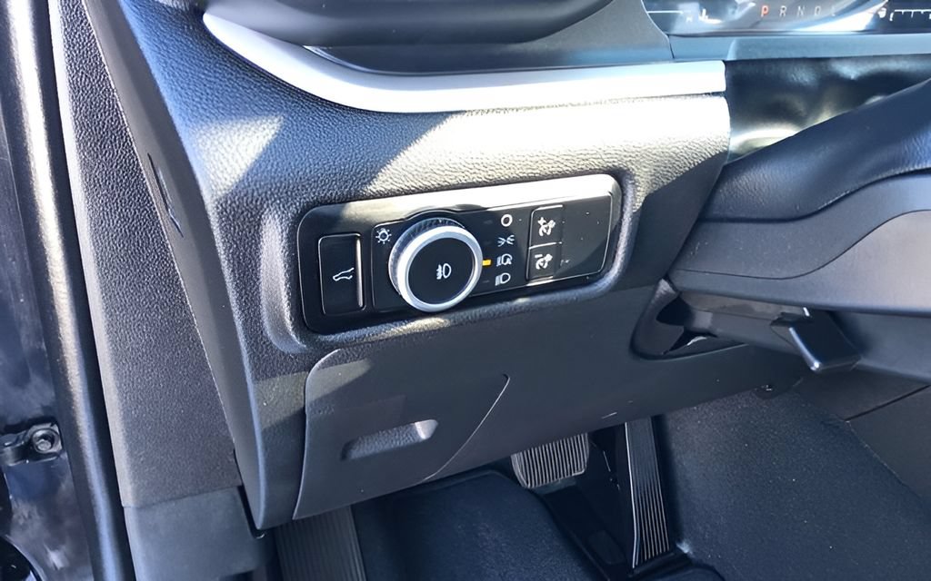 Used 2024 Ford Explorer XLT w/ Equipment Group 202A AWD/4WD image 19