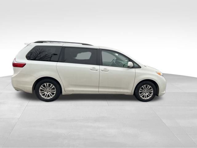 Used 2016 Toyota Sienna XLE image 8