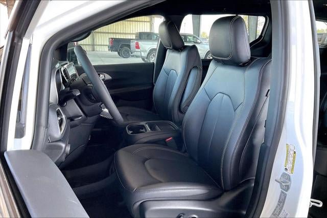 New 2027 Chrysler Pacifica Select FWD image 23